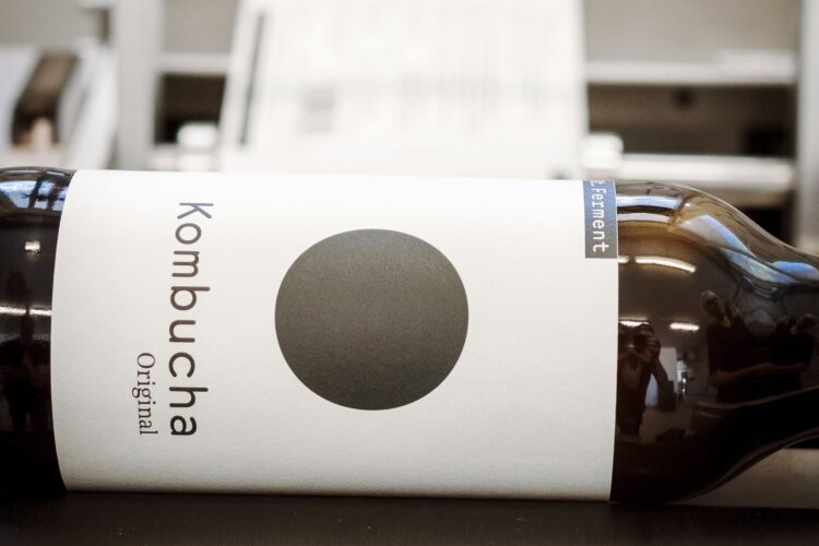 Kombucha Flaschen etikettieren